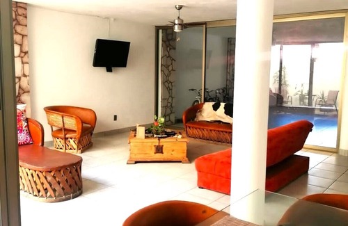 Guadalajara Apartment | Just a 10 minute walk from the center of Tlaquepaque with garage.