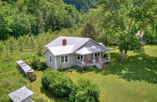 Roan Mountain House | Just a few mins from the State Park, offering an abundance of trails and outdoor activities.