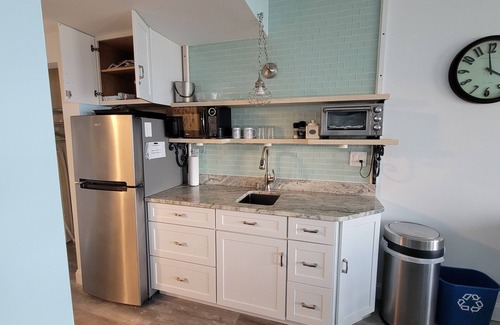 Hampton Apartment | Just a few steps to the beach.