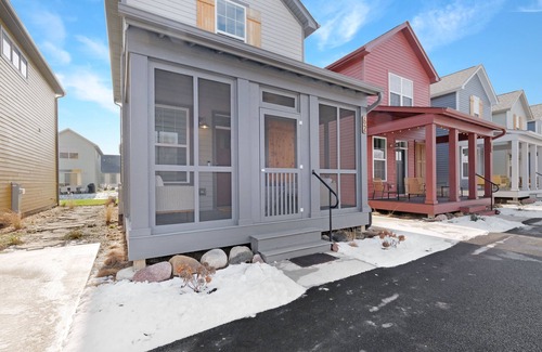 Ottawa House | Just a Little Longer 2 bed 2 bath