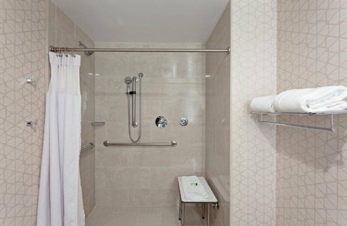 Union City House | Just a short drive to Silicon Valley and Oakland International Airport !