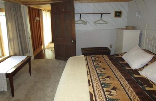 Eagles Mere Cottage | Just a short stroll to the village for "The MacKay" in Eagles Mere