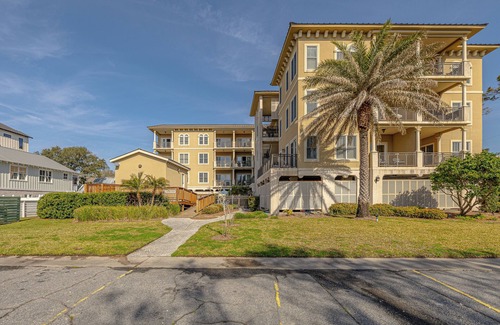Saint Simons Island Condo | Just across the street from the Beach!
