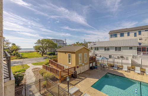 Saint Simons Island Condo | Just across the street from the Beach!