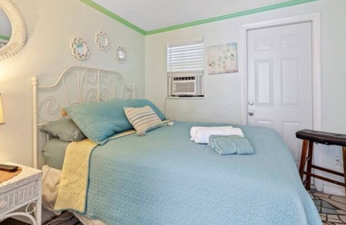 Mango Groves House | Just Beachy Bungalow Near Lake Ave