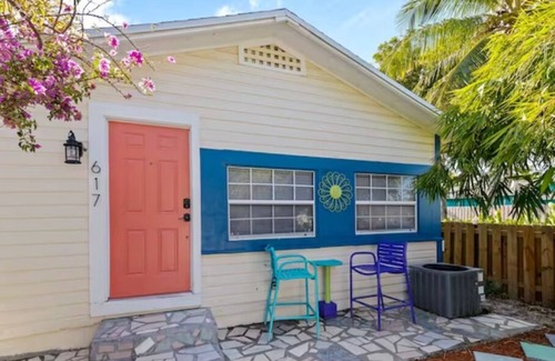 Mango Groves House | Just Beachy Bungalow Near Lake Ave