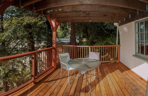 Berkeley Hills Apartment | Just blocks from UC, Simons, MSRI, Haas and Goldman Schools with great Bay views