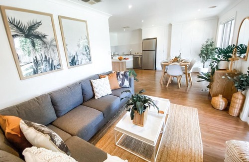 Wagga Wagga House | Just book it! Ruby - a spacious house in the CBD