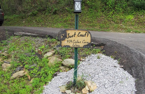Gatlinburg Cabin | JUST ENUFF Cabin - 5 Star Beautiful View in Gatlinburg has everything you need!