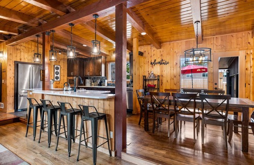McCall House | Just for Fun - Hot Tub - Air Conditioning - Near Downtown