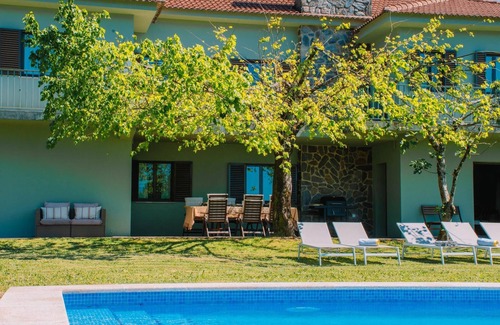 Sopo Villa | Just Like Home Casa Cimo de Vila