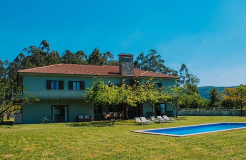 Sopo Villa | Just Like Home Casa Cimo de Vila