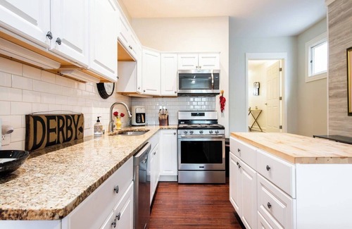 Germantown House | Just like Home! Walk to Music Hall, Shops &Bars!