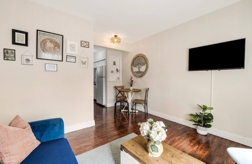 East Little Havana Apartment | Just minutes from Brickell, Downtown, and the vibrant streets of Little Havana, you’ll have easy access to restaurants, cafés, shops, and nightlife.