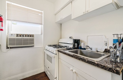 East Little Havana Apartment | Just minutes from Brickell, Downtown, and the vibrant streets of Little Havana, you’ll have easy access to restaurants, cafés, shops, and nightlife.