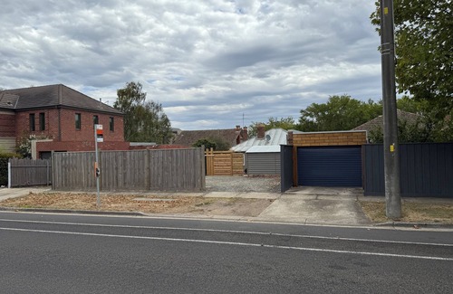 Lake Wendouree House | Just off the beautiful Lake Wendouree, fully fenced, dog friendly, air cond