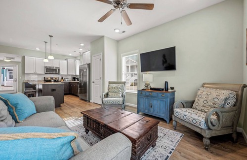 Bermuda Bay House | Just Peachy at Devonshire Place 3 Bedroom Home, 1 Mile to Beach Access