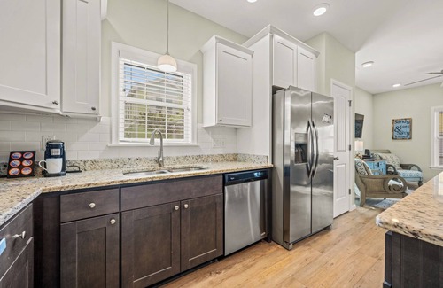 Bermuda Bay House | Just Peachy at Devonshire Place 3 Bedroom Home, 1 Mile to Beach Access