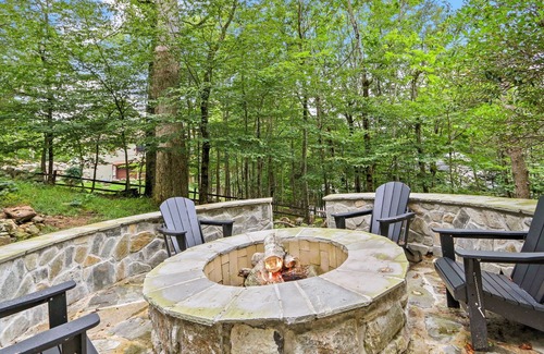 Beech Mountain Cabin | Just renovated cabin with firepit, pool table, 2 porches, & 3 mins to lift