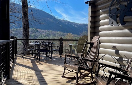 Cashiers Cabin | JUST RENOVATED! Dog-friendly Cozy Cabin With Mountain View & Fire Pit