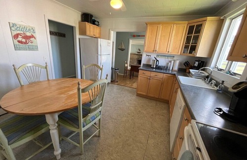 Eastward Look House | Just steps away from one of Narragansett's favorite family beaches!