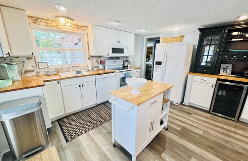 Rehoboth by the Sea Cottage | JUST STEPS TO THE BEACH AND DOG FRIENDLY!