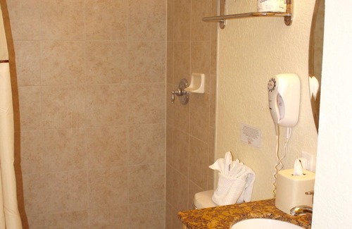 Treasure Island Hotel | Just What You Were Looking For! 4 Serene Units, Free Parking, Onsite Pool