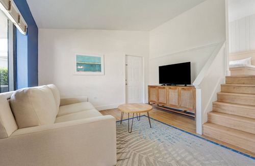 Islamorada Hotel | Just What You Were Looking For! Free Breakfast, Onsite Pool, Free Parking