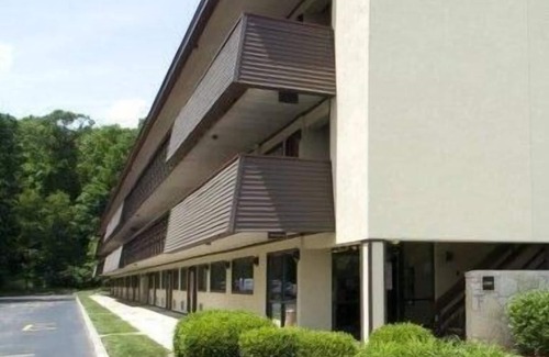 Secaucus House | Just What You Were Looking For! Great Amenities, Near Riverview Park, Cycling