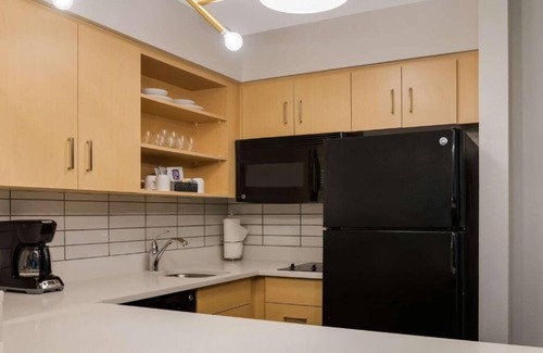 Andover Hotel | Just What You Were Looking For! 2 Modern Units, Pet-Friendly, Parking, Pool!