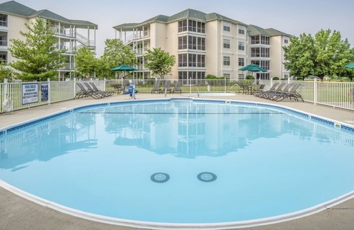 Table Rock Apartment | Just What You Were Looking For! Pool, Free Parking, Near Silver Dollar City