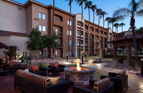 Camelback East Hotel | Just What You Were Looking For! 3 Posh Rooms, Pet-Friendly, with Outdoor Pool!