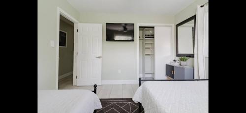 Bradenton House | Justins Guest Rooms