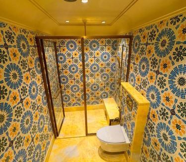 Paharganj Hotel | Jyoti Mahal A Heritage Hotel - 05 Mins from Railway Station & 2 Mins from Metro Station