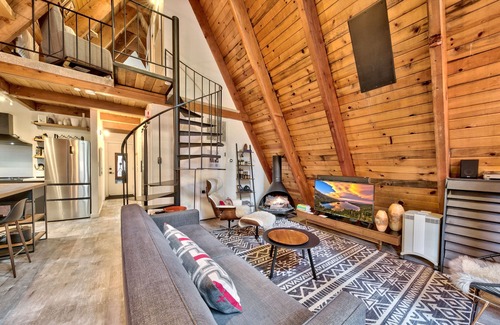 Pioneer Trail Ski Chalet | Külhaus Cabin - Romantic A-frame Adventure, BBQ