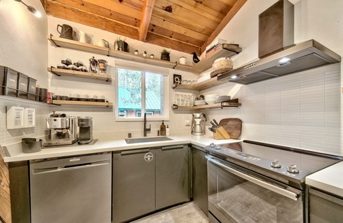 Pioneer Trail Ski Chalet | Külhaus Cabin - Romantic A-frame Adventure, BBQ