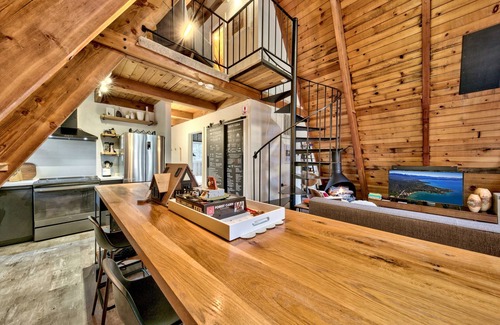 Pioneer Trail Ski Chalet | Külhaus Cabin - Romantic A-frame Adventure, BBQ