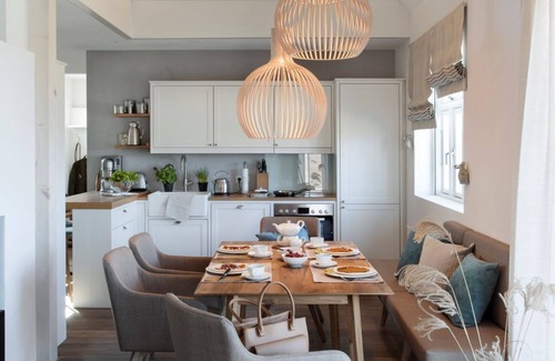Nieby House | Künstlerkate Unter Reet für 4-5 Personen mit Birk - und Ostseeblick