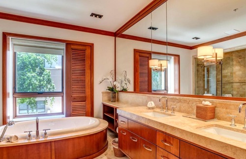 Montage Kapalua Bay Apartment | K B M Resorts: Palapala at Montage Kapalua Bay, Stunning 3500 Sqft 3 Bedrooms, 3.5 Bathrooms, Ocean Front Resort, Includes Rental Car!