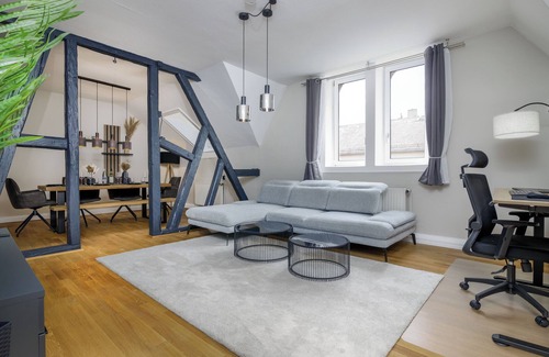 Wiesbaden Apartment | K&M: Luxurious | Spacious