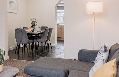 Arksey House | K Suites - Beautiful 3 bed House - Sleeps 7