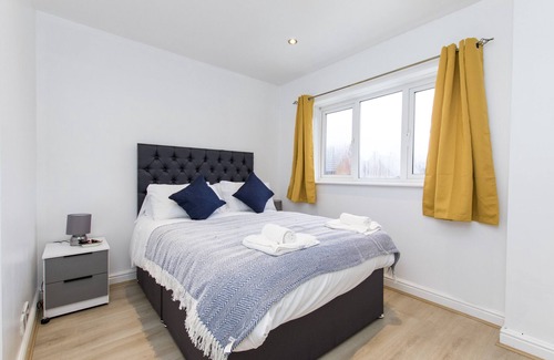 Edgbaston House | K Suites - Beautiful 5 bed House w/free parking