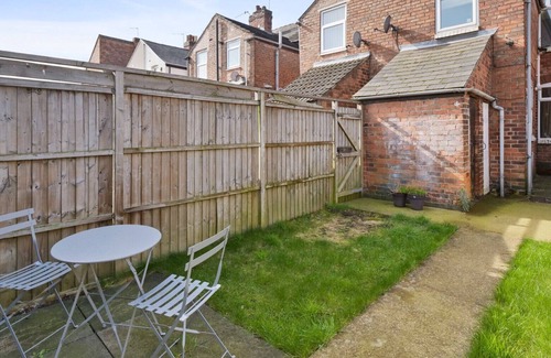 Derby House | K Suites - Spacious 3 bed House w/ FREE parking