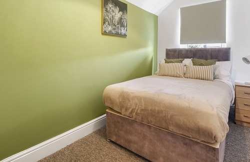 Derby House | K Suites - Spacious 3 bed House w/ FREE parking