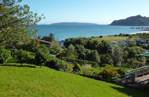 Rings Beach Cottage | K West - Kuaotunu Holiday Home