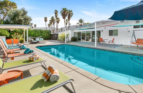 Sunmor House | K0614-The Happy House: Fun Mid-Century Home with Pool and Spa in Central Palm Sp