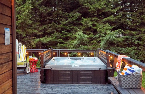 Tannersville Cabin | Kaaterskill Retreat~Hot Tub~Fire Pit~Hiking~BBQ