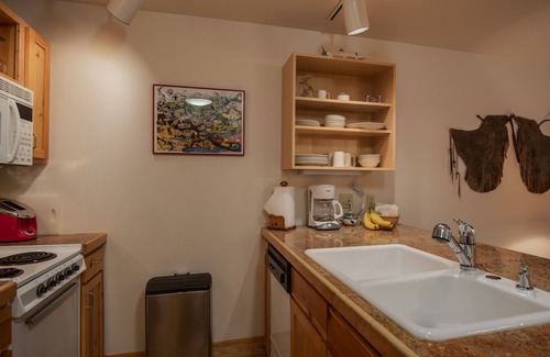 Driggs Condo | KABINO: Community Hot Tub Near Grand Targhee Resort Electric Grill Sleeper Sofa
