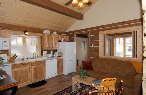 Island Park Cabin | KABINO: Dogs OK FirePit Satellite WiFi Sleeper Sofa Perfect Location Rustic Modern