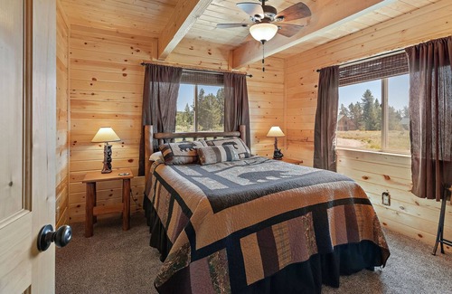 Island Park Cabin | KABINO: Foosball Toy Shed Big Driveway FirePit WiFi Grill